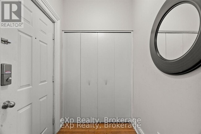 Building Photo - 100 Downie St