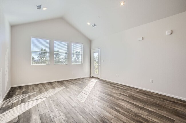 Foto del edificio - 2060 Autumn Moon Dr