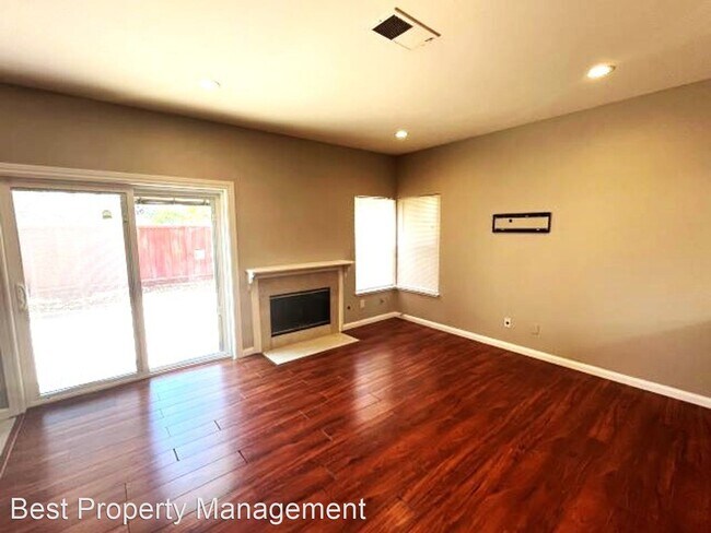 Foto del edificio - 4 br, 3 bath House - 5579 Ridgewood Drive
