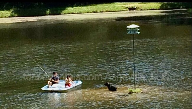 Foto del edificio - 4 Coma Lk Ln