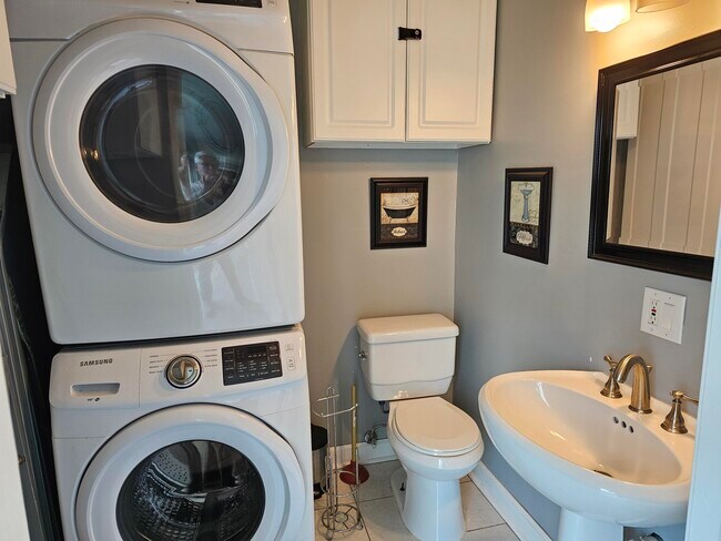 Building Photo - 4000 Gulf Terrace Dr