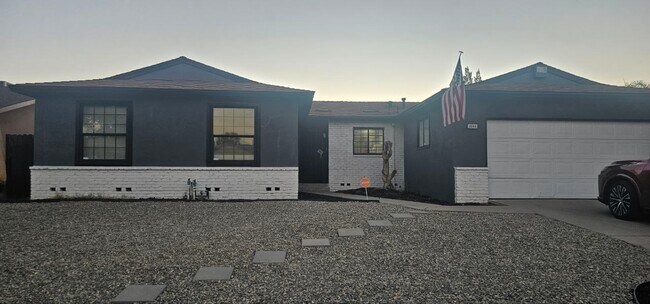 Building Photo - 2248 Sunnyside Ave