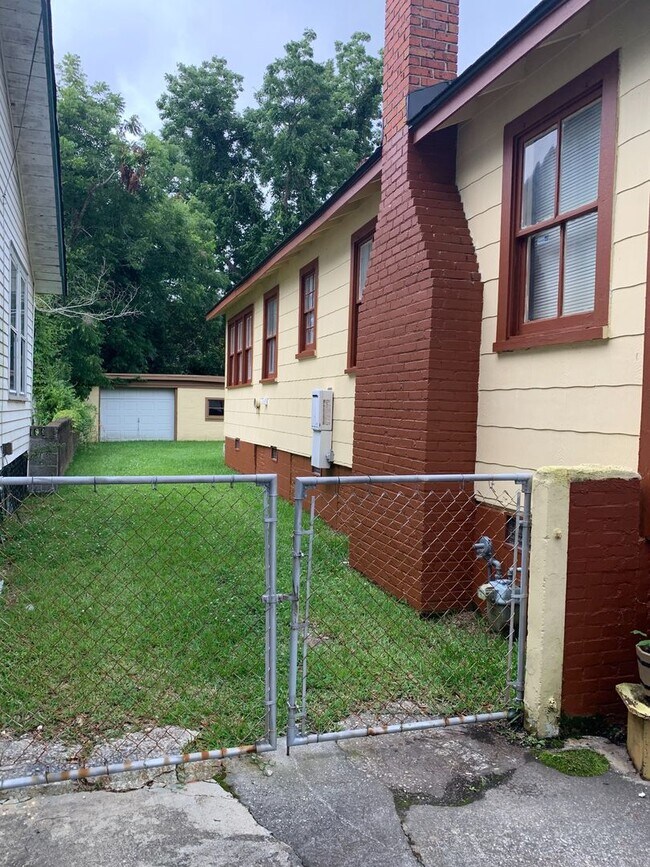 Building Photo - 3 Bedroom 1.5 Bath House in Wagener Terrac...
