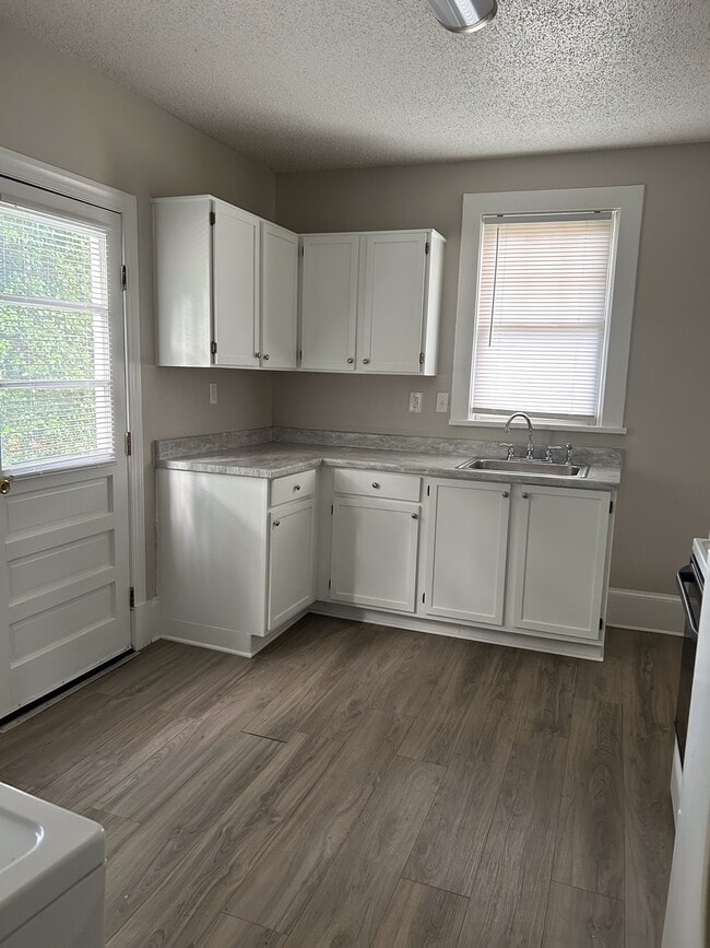 Foto del edificio - 211 Sharp St