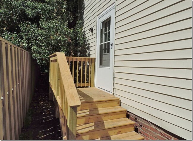 Building Photo - 511 Lee Street