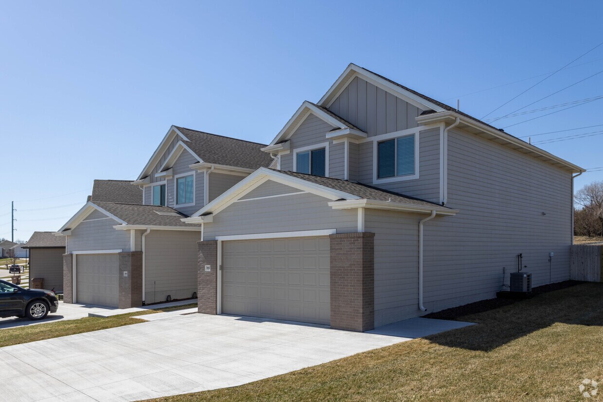 76457727 Greycliff Dr, Lincoln, NE 68516 Townhomes for Rent Lincoln, NE