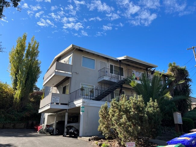 Building Photo - 2279 Cuadra Ct