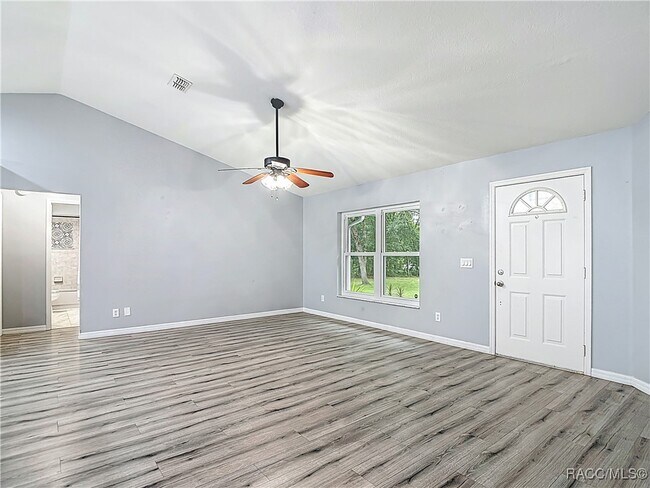 Foto del edificio - 884 W Massachusetts St