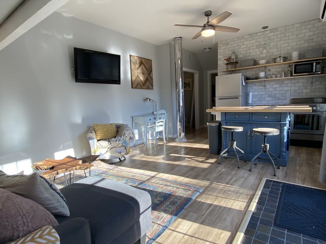Great room with high ceilings - 124 Meacham St