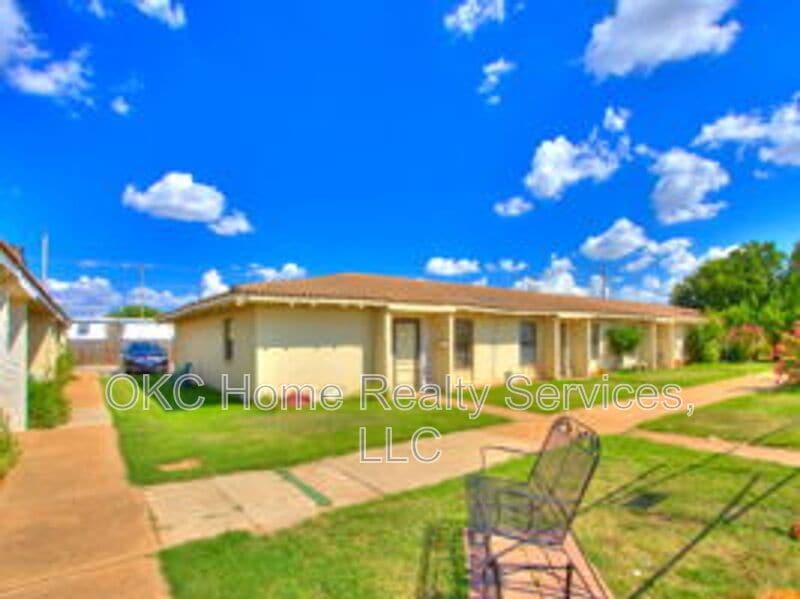 Primary Photo - 7123 NW 16th St