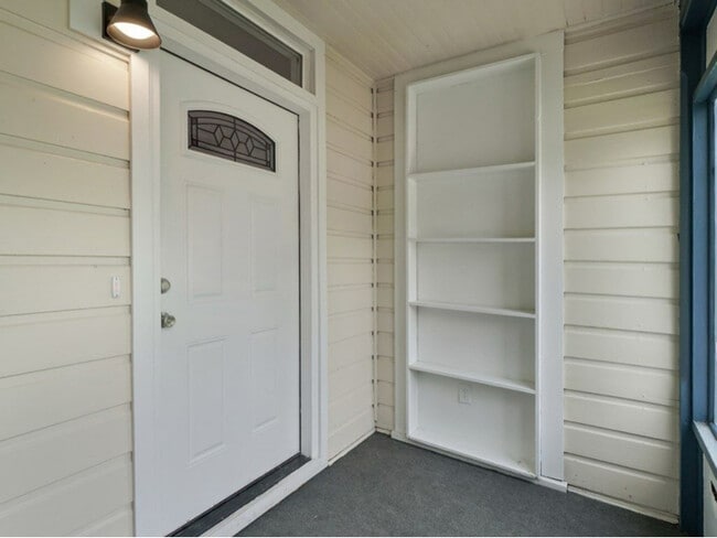 Building Photo - 303 Belford Ave