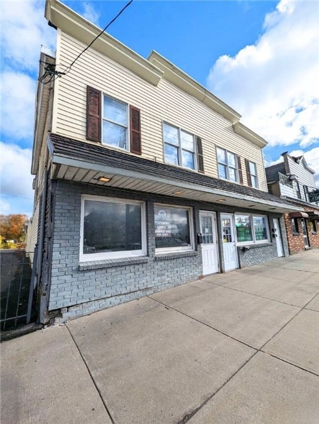 Building Photo - 223-227 E Dominick St