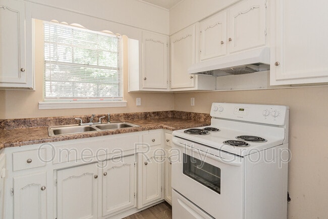 Building Photo - 3300 Warringwood Dr