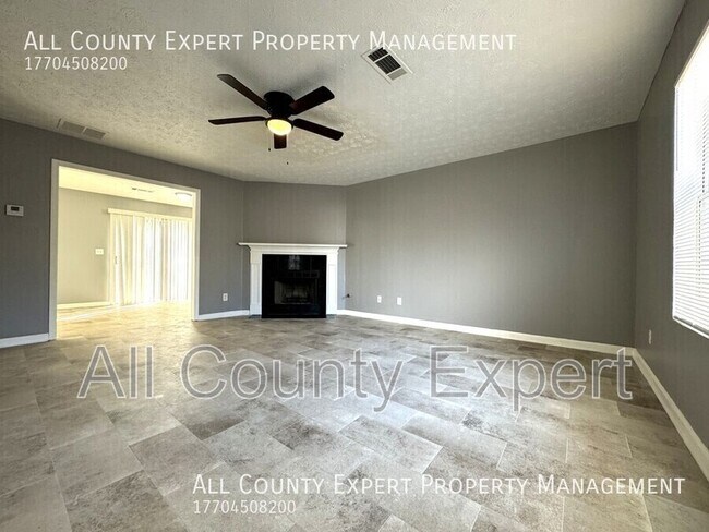 Foto del edificio - 3232 Sentinel Cir