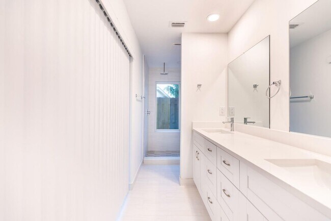 Foto del edificio - 7860 Stanway Pl
