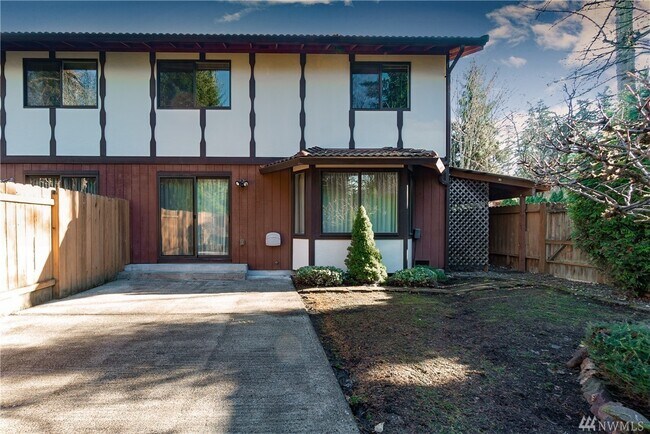 Foto del edificio - 12220 Shaw Rd E