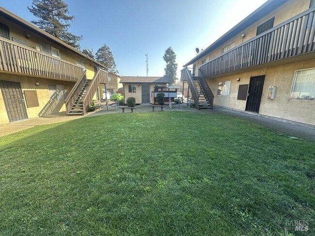 Building Photo - 338 Amador St