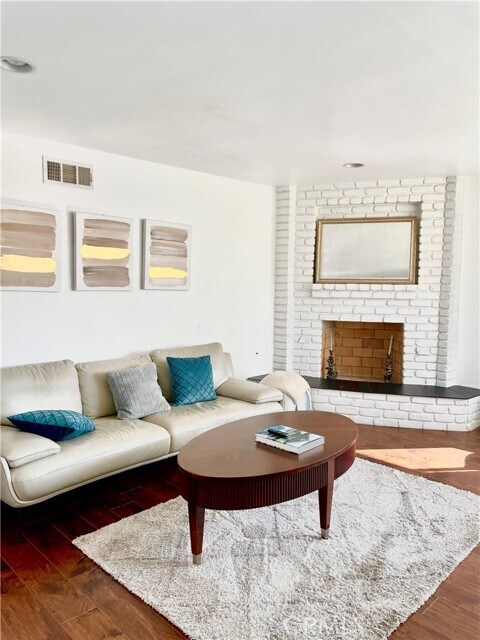 Foto del edificio - 1650 N Arroyo Blvd