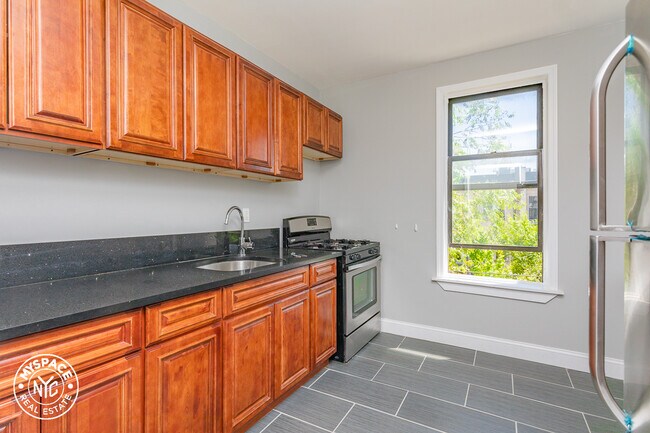 Building Photo - 270 Parkside Ave