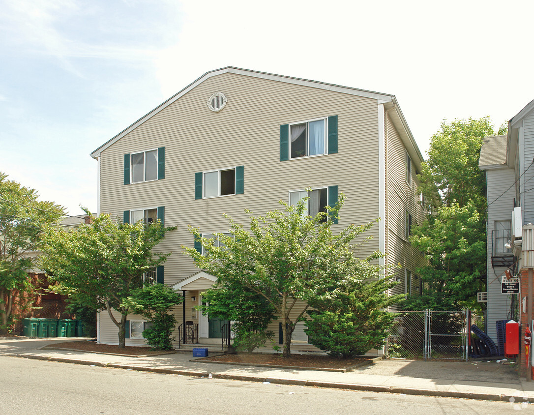 Primary Photo - 70-72 W Hollis St