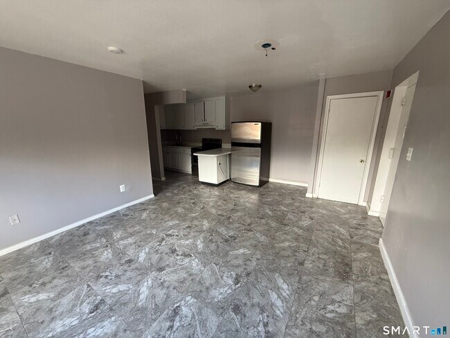 Foto del edificio - 1051 Old Colony Rd