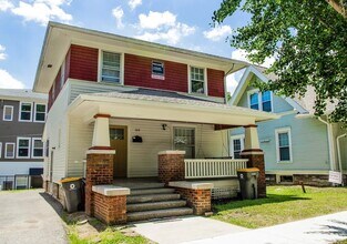 Building Photo - 604 E 2nd St