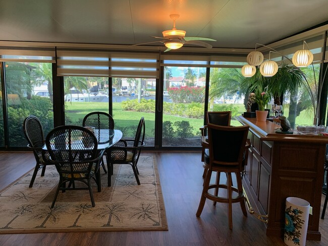 Foto del edificio - 3260 S Shore Dr