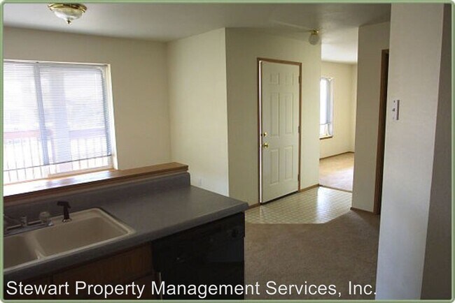 Building Photo - 5382 N Hills Dr