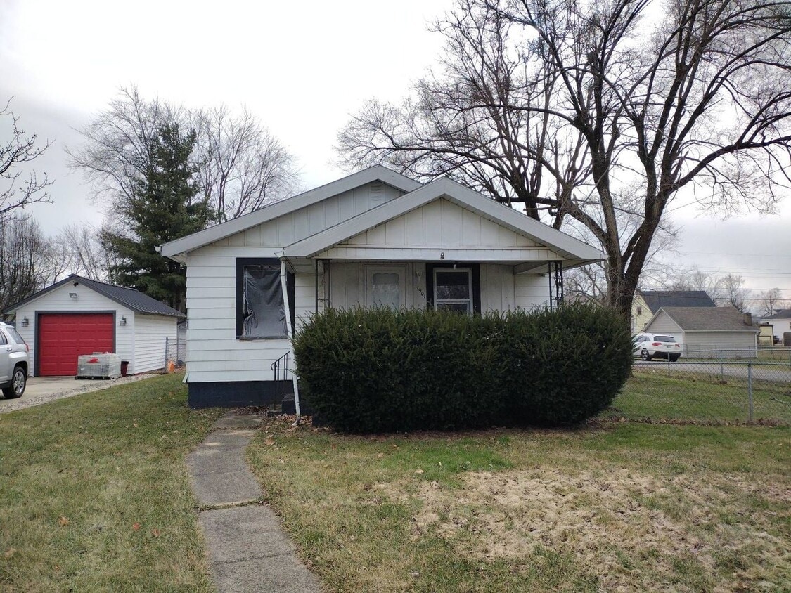 Building Photo - Front Porch and Back Deck