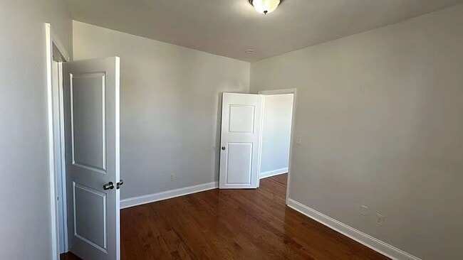 Building Photo - 162 Bergen Ave