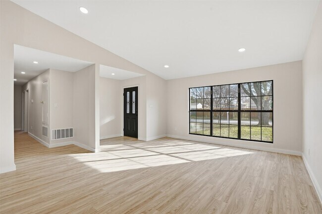 Foto del edificio - 3514 Brookhurst Ln