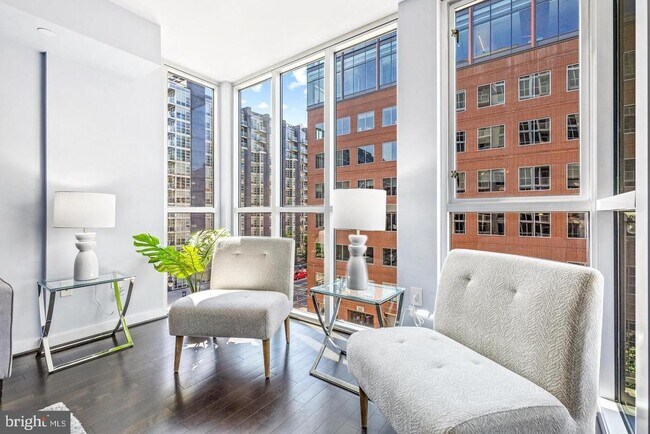 Foto del edificio - 1025 First St SE