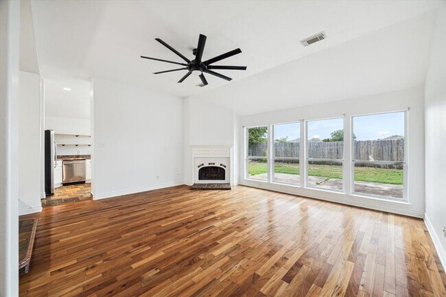 Foto del edificio - 1823 Pinewood Ct Dr