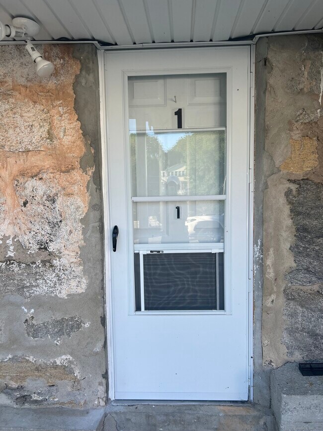 Foto del edificio - 38 Denison Ave