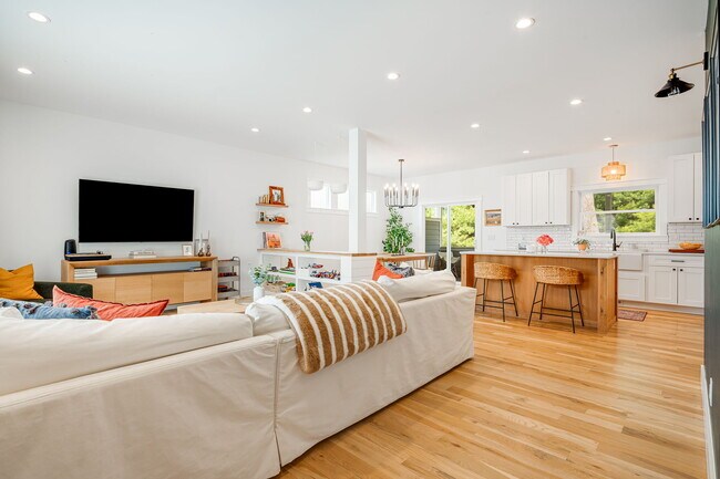 Foto del edificio - 304 Magnolia Ridge Rd