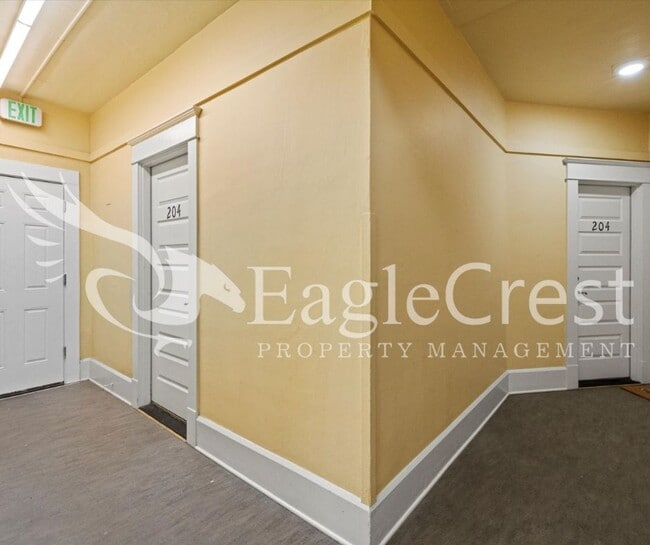 Building Photo - 105NSP