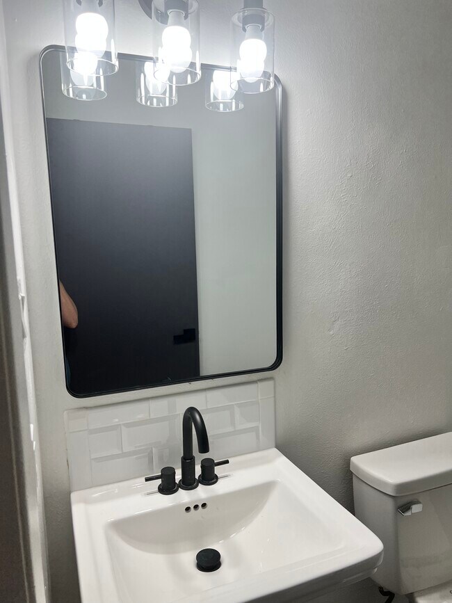 Baño - 12205 Haines Ave NE