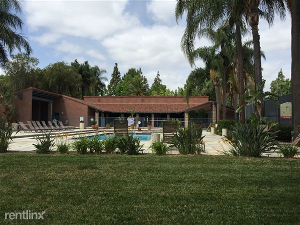 Building Photo - 1345 Cabrillo Park Dr