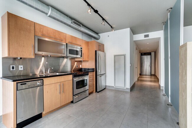 Building Photo - 1133 14th St NW