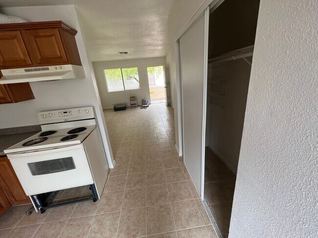 Foto del edificio - 1828 E Bonanza Rd