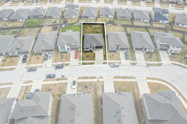 Foto del edificio - 8031 House bank Ln