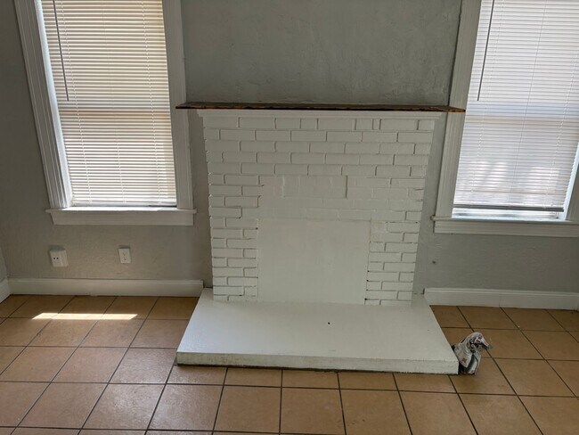 Building Photo - 841 Ontario St