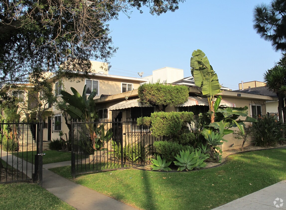 Foto del edificio - 10619 Crenshaw Blvd