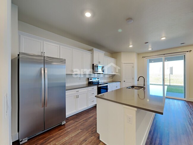 Foto del edificio - 6179 W Calle Lingo