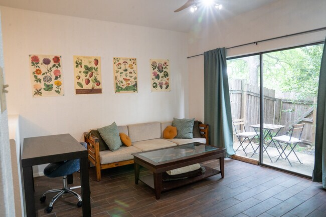 Foto del edificio - 11404 Walnut Ridge Dr