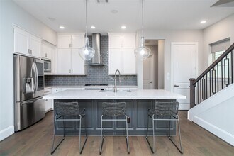 Building Photo - 1303 Edwinstowe Trl