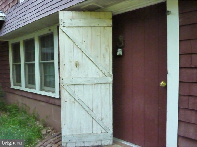 Building Photo - 1490 Millstone River Rd