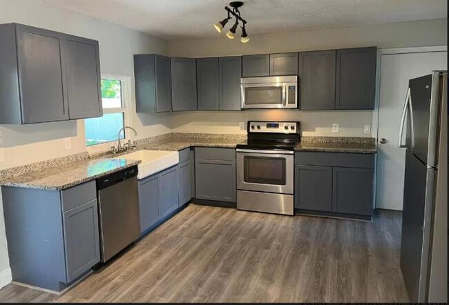 Building Photo - 3 bedroom in SEBASTIAN FL 32958