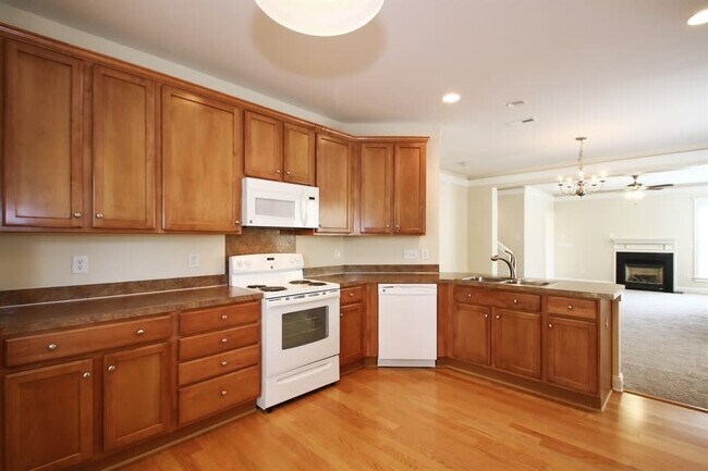 Building Photo - 15207 Barnsbury Dr