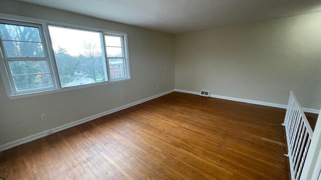 Foto del edificio - 1014 Cedarcroft Rd